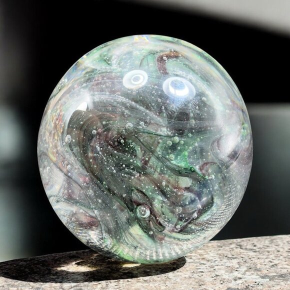 VTG Dynasty Gallery Around The World Round Glass Paperweight Green Black Swirls - Picture 1 of 10